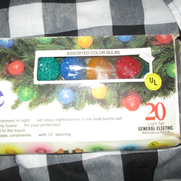 Vintage Lot of 20 GE Lighted Crystal Ice Christmas Bulbs - Picture 2 of 6